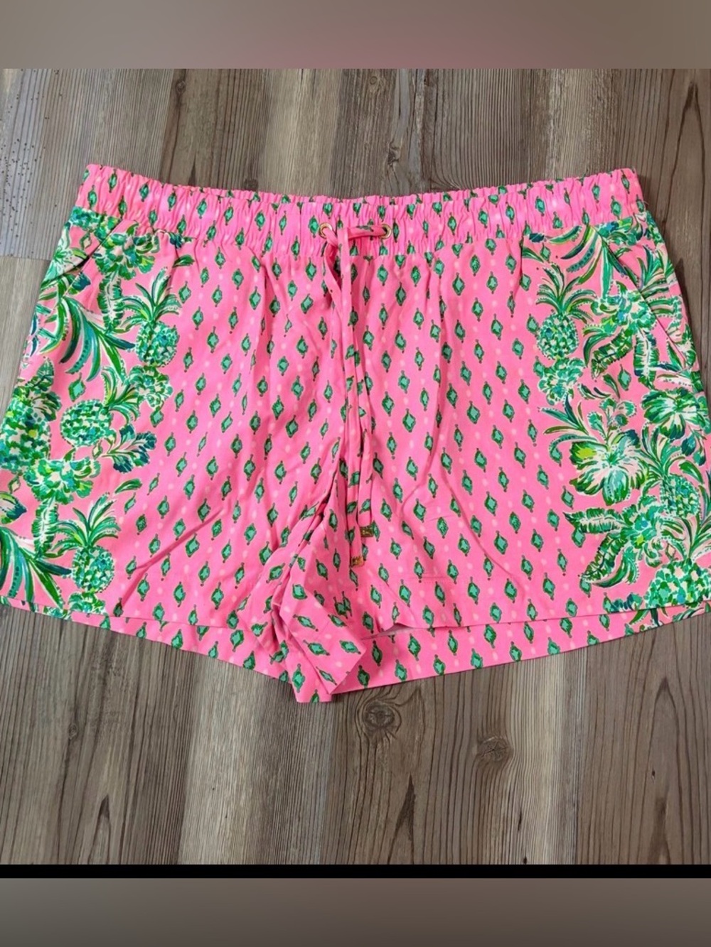 Lilly Pulitzer Pink Pineapple Print Katia Shorts sz Large